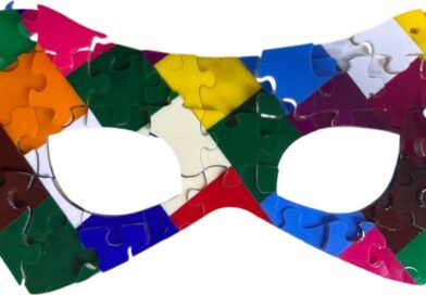 Cintia Abravanel é destaque na exposição de máscaras Histórias de Carnaval