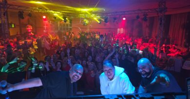 Flash Back do Villas celebra aniversário do DJ Carlos,                                      em noite dedicada aos sucessos dos anos 70, 80 e 90